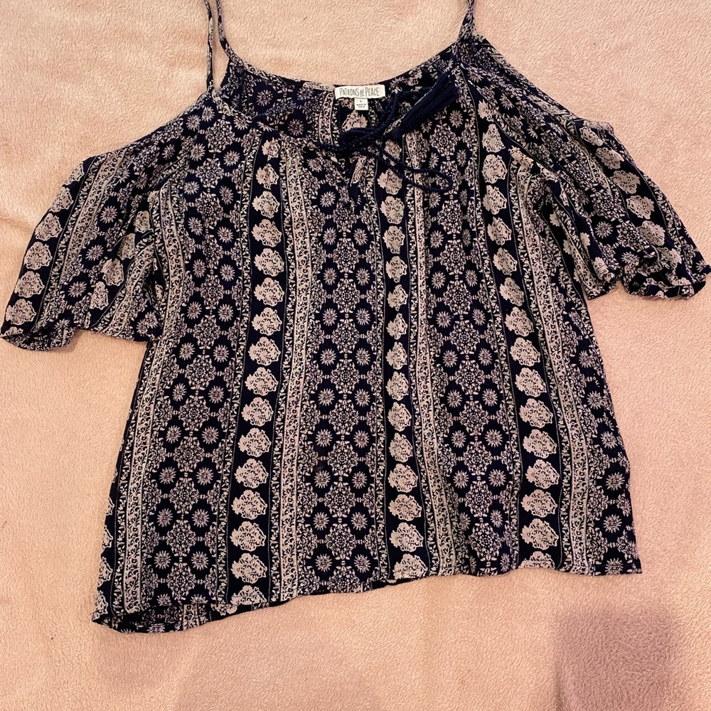 Nice top with pattern. Ties at top has tassels. Size large